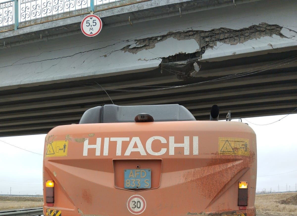 Не вписался в мост