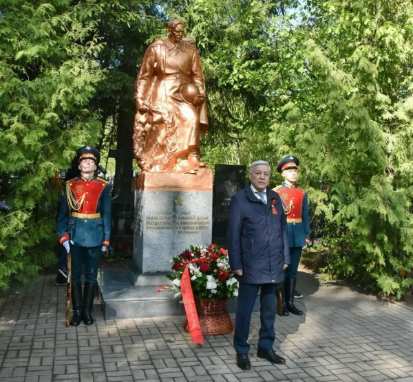 Мухаметшин: Важно бережно хранить память о тех, кто защитил мир, пожертвовав своей жизнью
