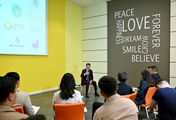 Ерлан Карин отметил значимость созидательного потенциала молодежи