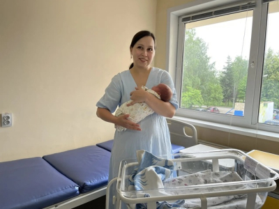 &laquo;Я знаю здесь каждую медсестру&raquo;: врачи КДМЦ спасли крошечную дочку латиноамериканского музыканта из Китая